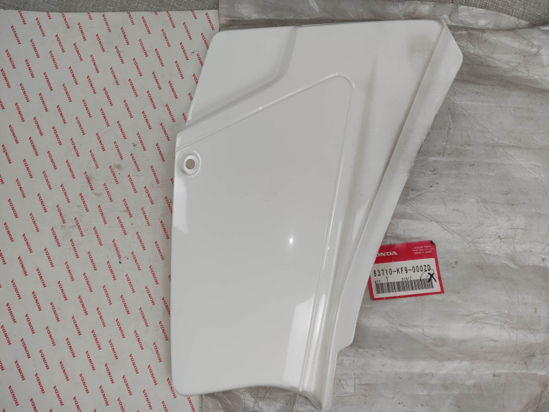 Cache latéral gauche blanc Honda XL125S 83710-KF9-000ZD