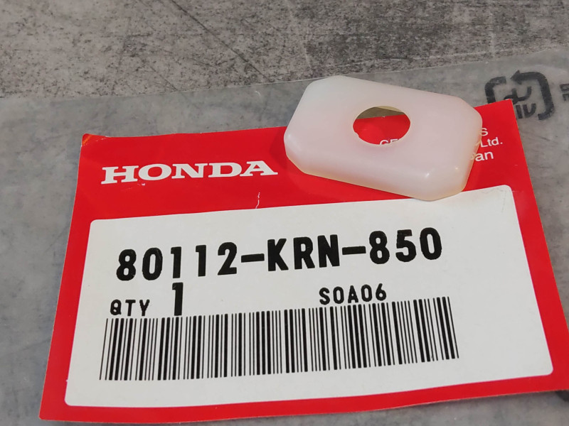 Attache de garde boue arrière CRF250R 06-09 HONDA 80112-KRN-850