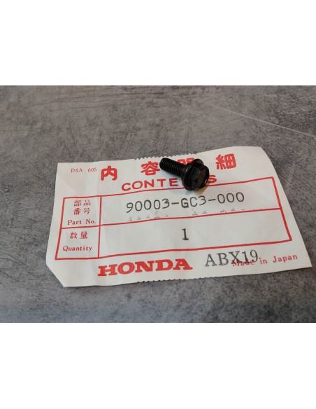 Boulon de garde boue arrière PC800 VF700/750 CF50/70 HONDA 90003-GC3-000