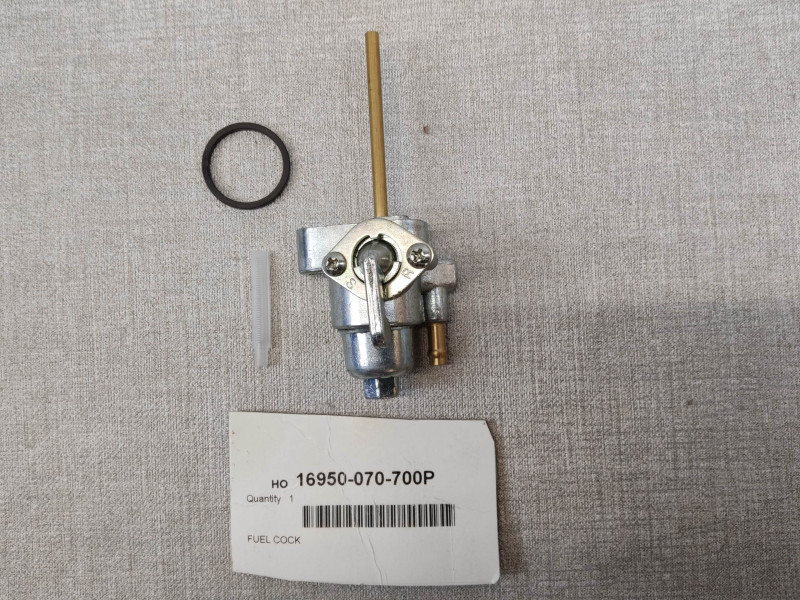 Robinet essence ADAPTABLE neuf HONDA CD50 S90 SS125 CD125 16950-070-700P
