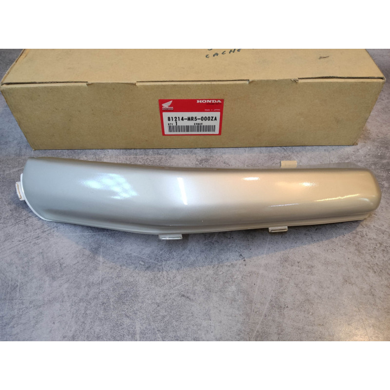 Garniture coté droit sur coffre de PC800 HONDA 81214-MR5-000ZA
