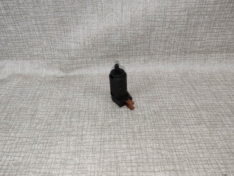 Contacteur de stop AV ADAPTABLE CB900FZ/FA/FB/F2B CBX1000 HONDA 35340-422-013P