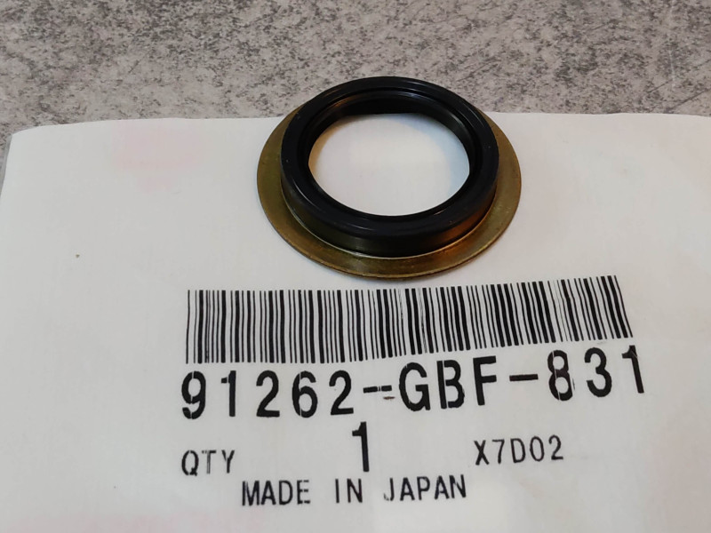 Cache poussière 20x26x4 mm CR80 CR85 HONDA 91262-GBF-831
