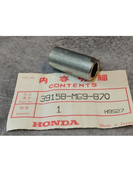 Ecrou fixation antenne GL1200 GL1500 HONDA 39158-MG9-870