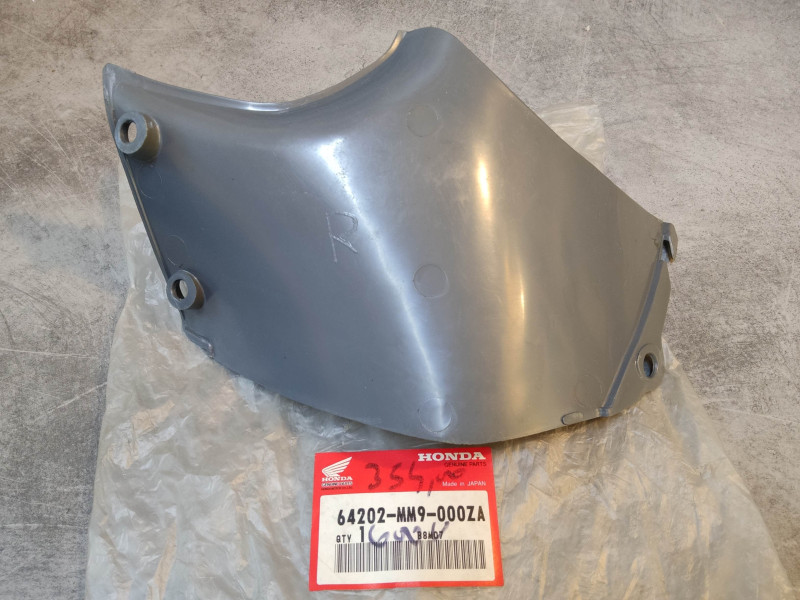 Garniture de carenage droit XL600V HONDA 64202-MM9-000ZA