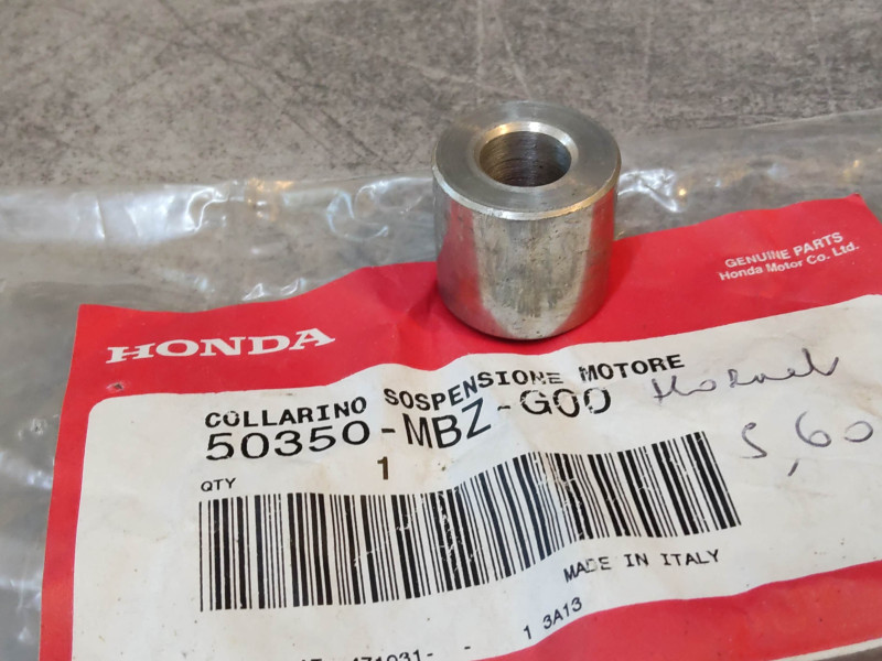 Entretoise de fixation moteur avant pour CB600F 2002 HONDA 50350-MBZ-G00