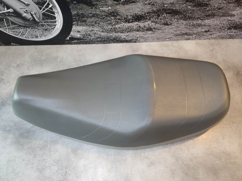 Selle double avec défaut de couture CH125 SPACY 92/93 HONDA 77200-KV8-730OCC