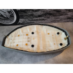 Selle double avec défaut de couture CH125 SPACY 92/93 HONDA 77200-KV8-730OCC