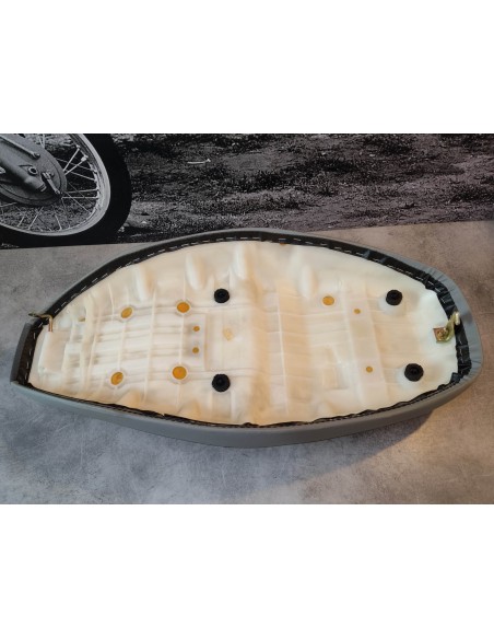 Selle double avec défaut de couture CH125 SPACY 92/93 HONDA 77200-KV8-730OCC