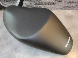 Selle neuve SRX50 98/99 HONDA 77100-GCK-000ZA