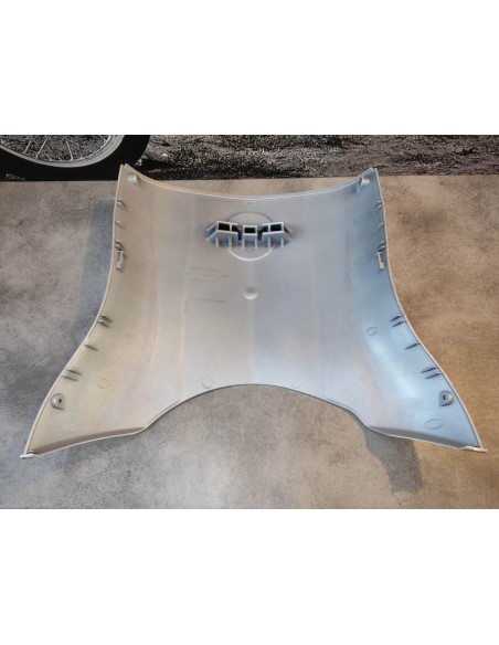 Couvercle inférieur de SH125 01/04 code couleur NH411M
