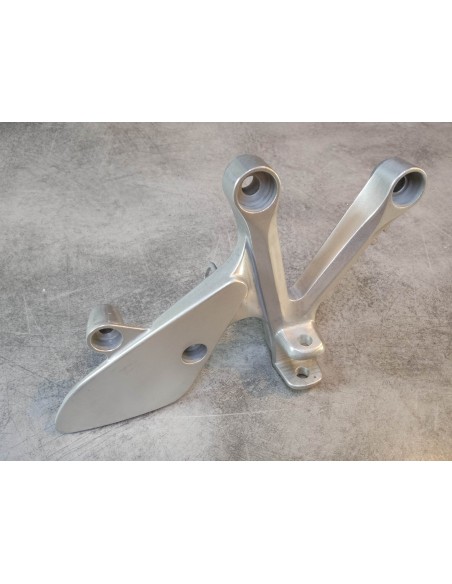 Platine repose pied droit VFR750F 94-97 HONDA 50600-MZ7-000