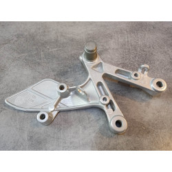 Platine repose pied droit VFR750F 94-97 HONDA 50600-MZ7-000