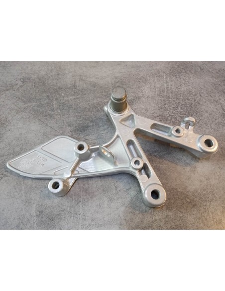 Platine repose pied droit VFR750F 94-97 HONDA 50600-MZ7-000