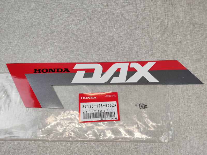 Sticker latéral coté gauche type 3 ST50 ST70 HONDA DAX 82/88/89 87125-126-505ZA
