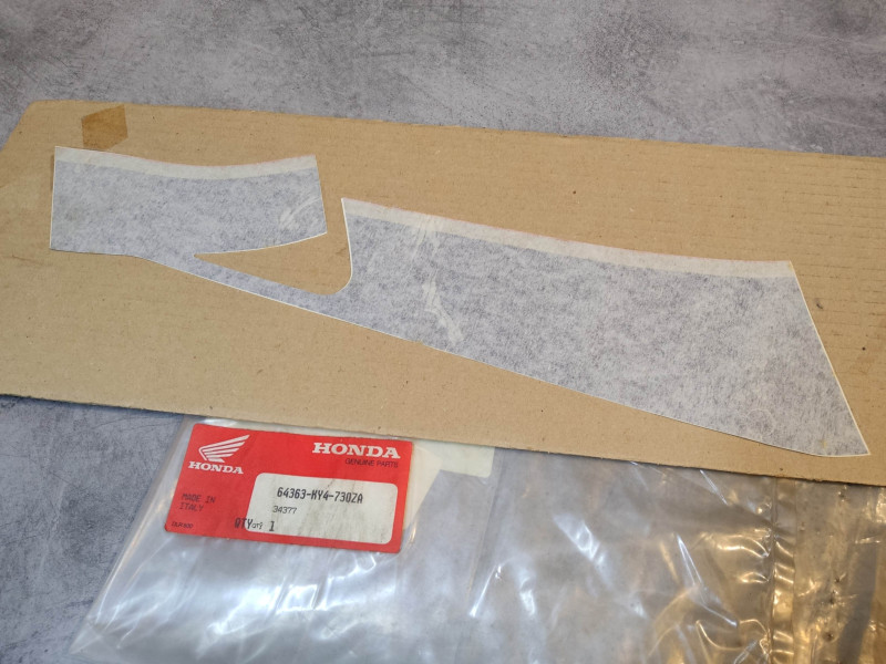 Sticker J rayure coté gauche (type 5) NSR 125R 1990 HONDA 64363-KY4-730ZA