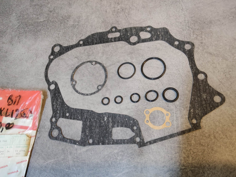 Pochette de joints B INCOMPLETE XR 200R 86/87 HONDA 061B1-KB1-010 INC