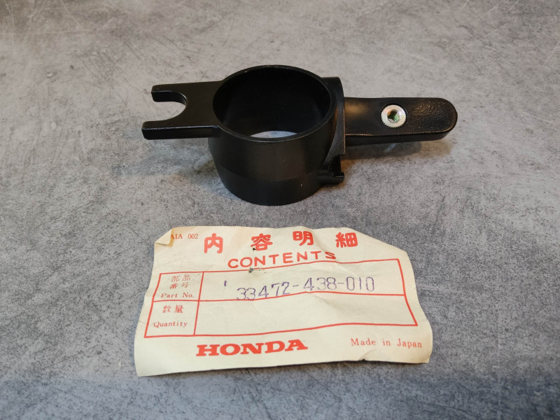 Support plastique clignotant AV gauche HONDA  CB900F 33472-438-010
