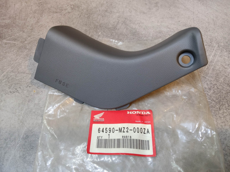 Garniture intérieure gauche tète fourche CBR1000 93-99 HONDA 64590-MZ2-000ZA