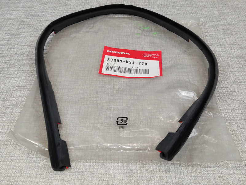 Joint Couvercle Coffre Honda Spazio 250 1988 - Réf. 83609-KS4-770