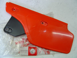 Cache gauche de XR600R 85/86 plus livrabe Honda idem 83603KN5670ZB