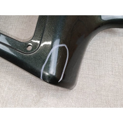 Cache gauche de ST11001991 vert AVEC UNE PETITE FISSURE 83700-MT3-010ZE