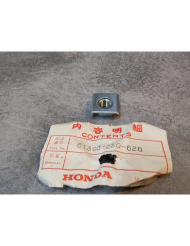 Ecrou cuvelage de phare CL125 CB125 CT110 CA175 CT70 SS125 HONDA 61303-230-620