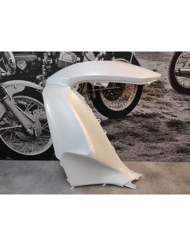 Cache latéral avant gauche blanc nacré (NHAA87P) PCX125 HONDA 64502-KWN-902ZB