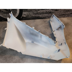 Cache latéral avant gauche blanc nacré (NHAA87P) PCX125 HONDA 64502-KWN-902ZB