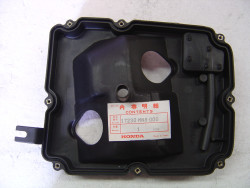 Element dans montage de boite à air de NTV650 R 1988 HONDA 17230-MN8-000