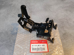 Charnière gauche coffre GL1800 2006-10 HONDA 81135-MCA-A60