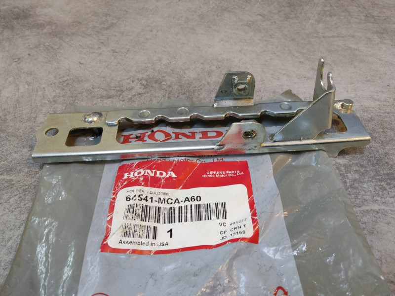 Support ajustement pare-brise GL1800 2006-10 HONDA 64541-MCA-A60