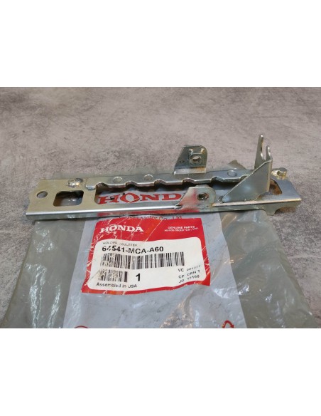 Support ajustement pare-brise GL1800 2006-10 HONDA 64541-MCA-A60