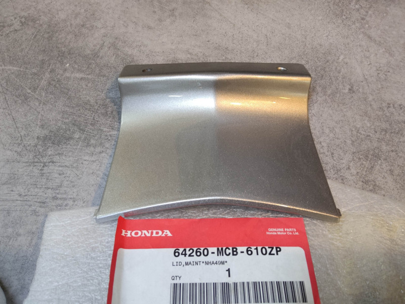 Couvercle de maintenance gris (NHA49M) XL650V 2000-06 HONDA 64260-MCB-610ZP