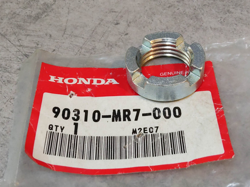 Ecrou 22x2.0 de blocage d'axe support moteur CB1100X11 HONDA 90310-MR7-000