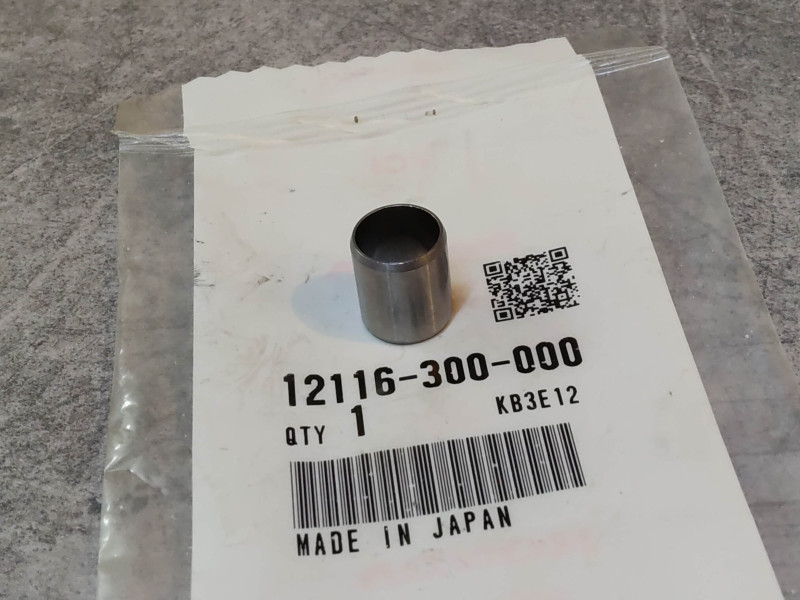 Douille de centrage du cylindre (12mm) de cylindre CB750Four HONDA 12116-300-000