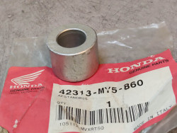 Collier axe roue arrière CB500 1996 HONDA 42313-MY5-860