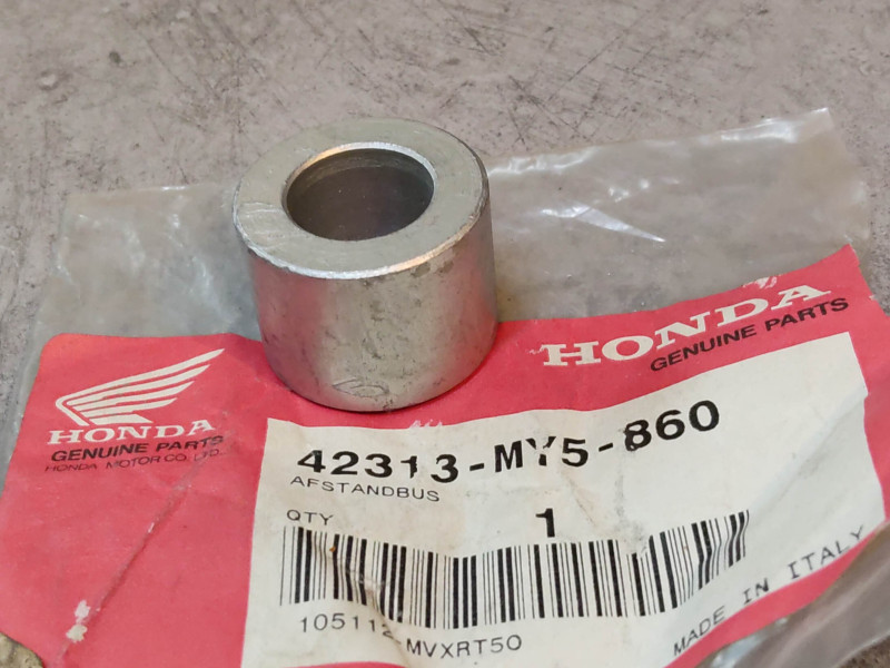 Collier axe roue arrière CB500 1996 HONDA 42313-MY5-860