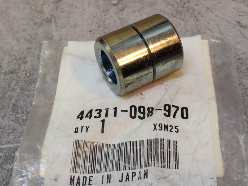 Entretoise roue avant ST50 ST70 DAX HONDA 44311-098-970
