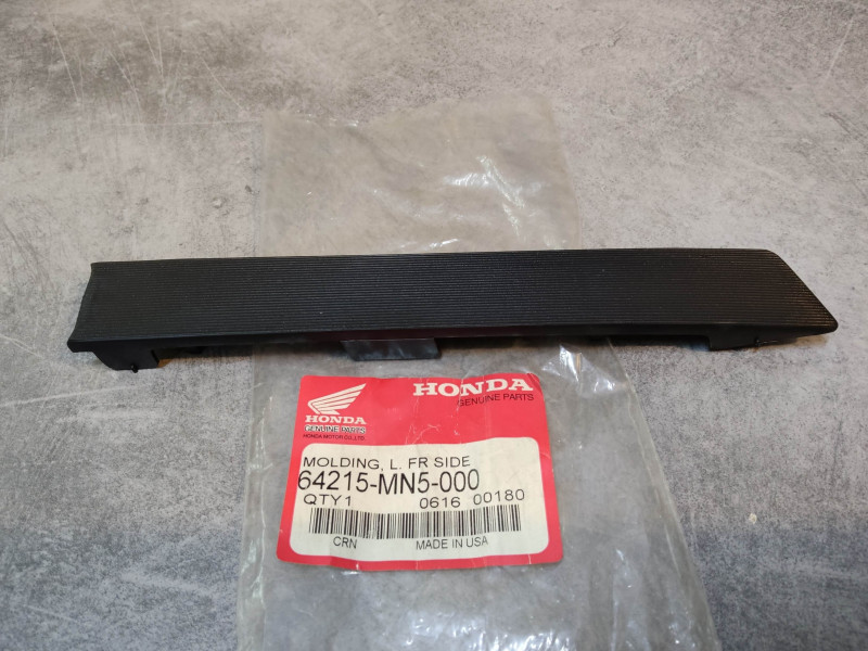 Moulure laterale avant gauche carénage GL1500 88/00 HONDA 64215-MN5-000