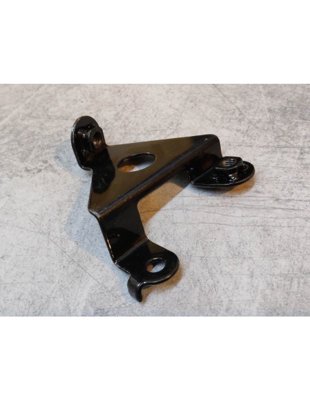 Support panneau avant gauche CBF125M 2009/10 HONDA 61396-KWF-900