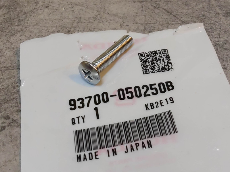 Vis cruciforme tète fraisée bombée M5x25 chromée HONDA 93700-050250B