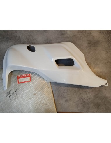 Flanc carénage droit blanc new old stock (petite rayure) HONDA 64120-GE3-760NOS