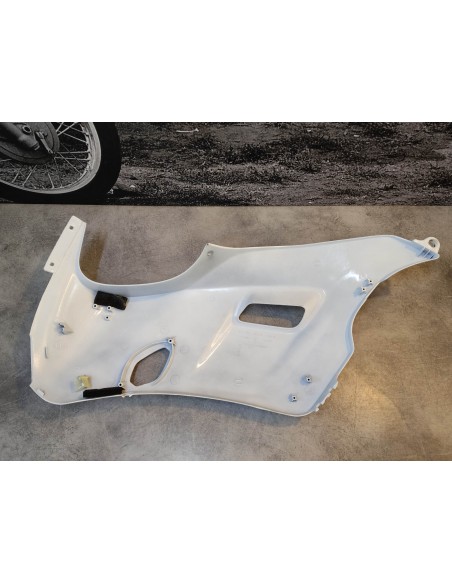 Flanc carénage droit blanc new old stock (petite rayure) HONDA 64120-GE3-760NOS