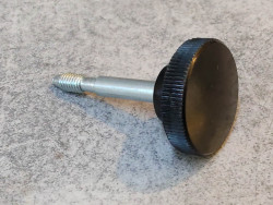 Molette cache latéral PC50 SL90 1969 PC50A PC50M HONDA 83650-063-000
