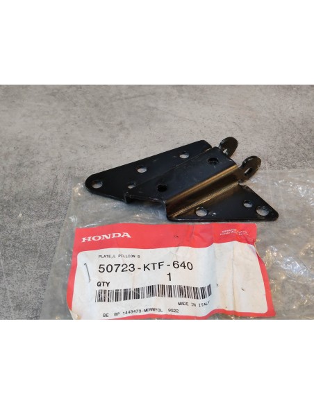 Plaque marche-pied gauche SH125 R/S SH150 R/S 2005-11 HONDA 50723-KTF-640