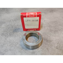 Cage extérieure roulement vilo gauche CB125K3-K5 JX B6 SS125 HONDA 13421-230-010