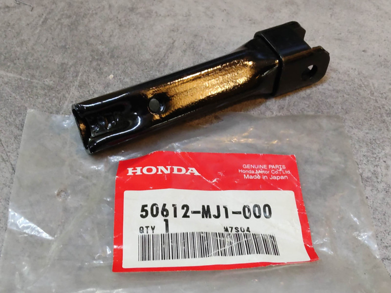 Support repose pied droit CB700SC CBX750 P2/SC HONDA 50612-MJ1-000