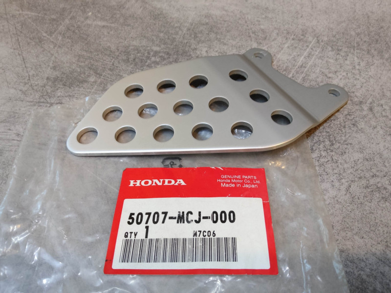 Tôle protection derrière repose pieds AV gauche CBR900RR HONDA 50707-MCJ-000