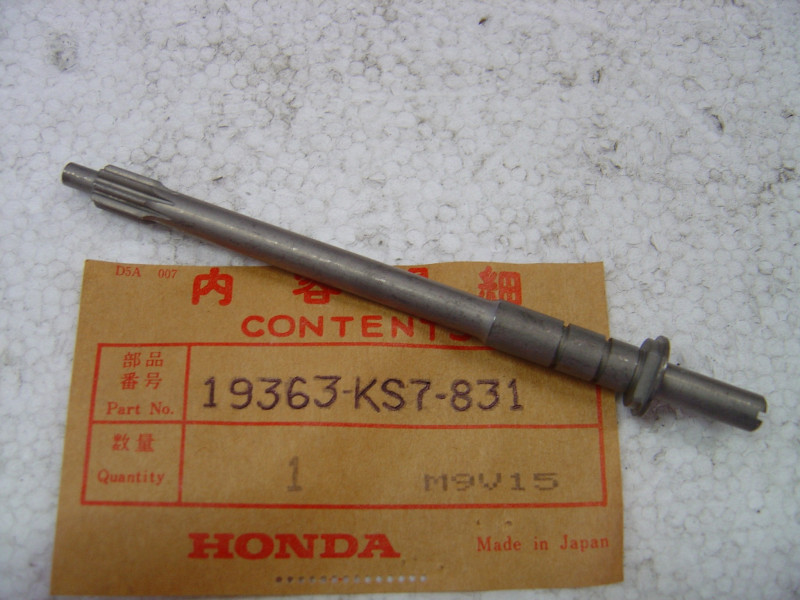 Arbre de pignon pompe à eau Honda CR250R 19363-KS7-831